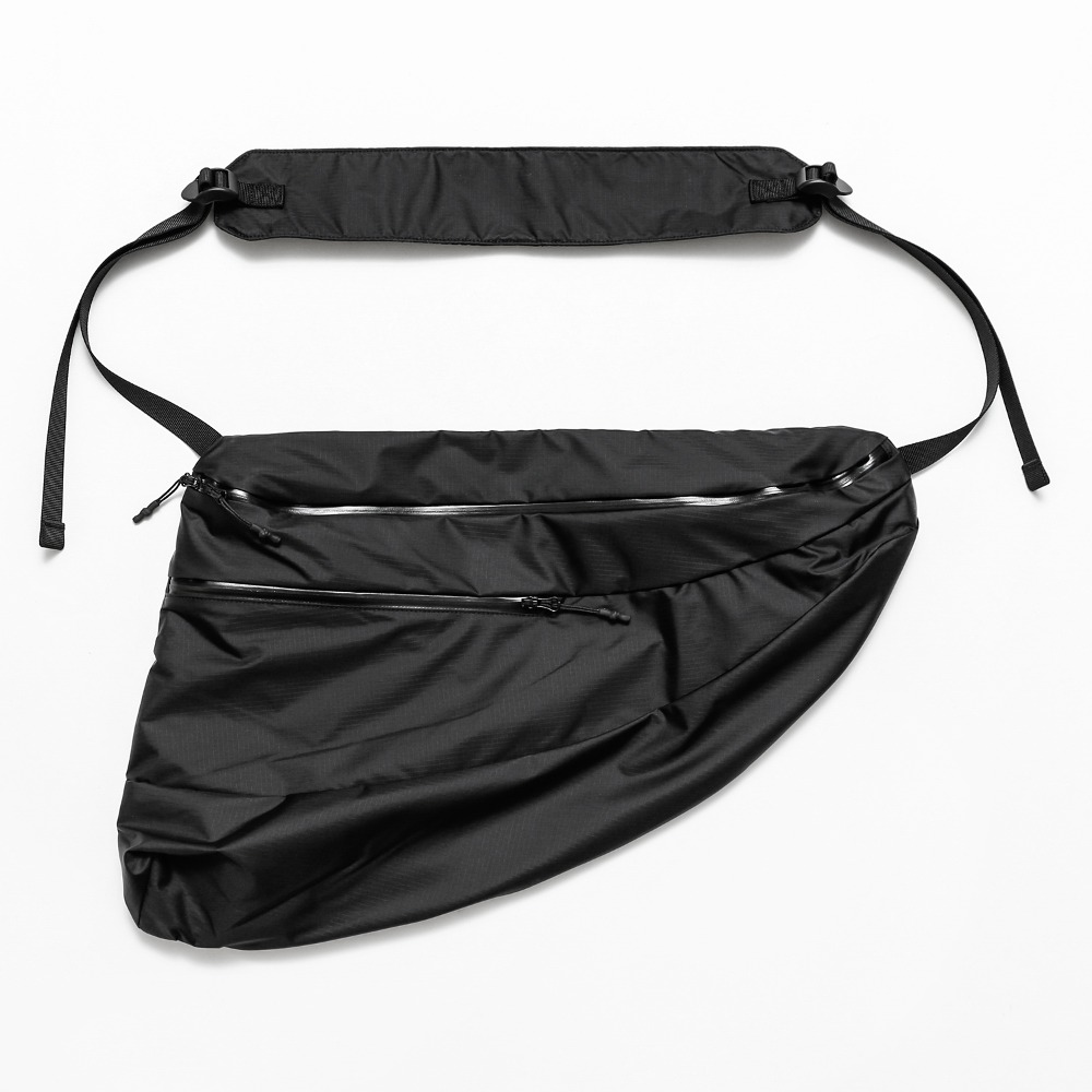 wrap shoulder bag / black