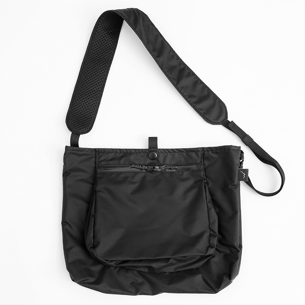 light shoulder bag / black